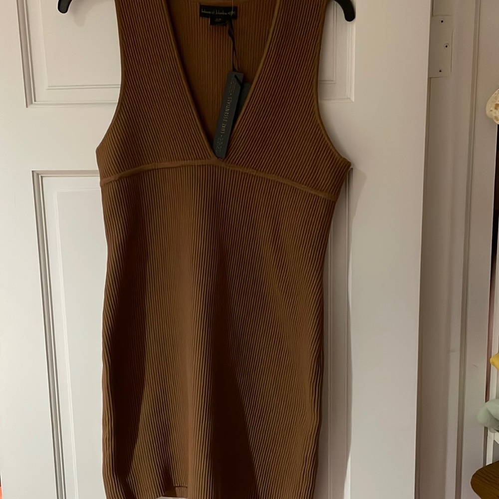 NWT House Of Harlow 1960 V-Neck Knit mini Dress in Brown / Size m